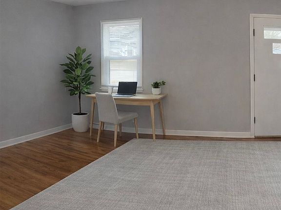 4th image of 330 Myra Pl