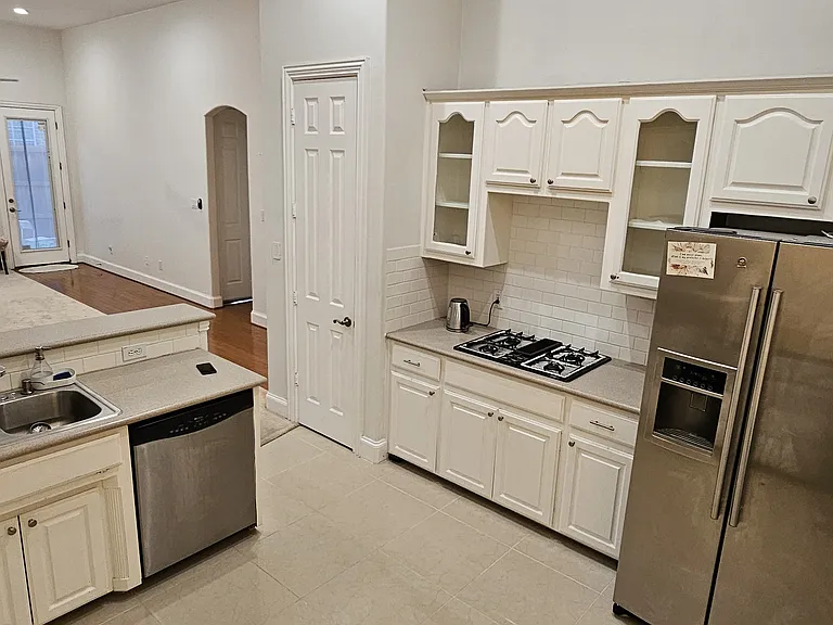 8207 Persimmon St — Photo 15