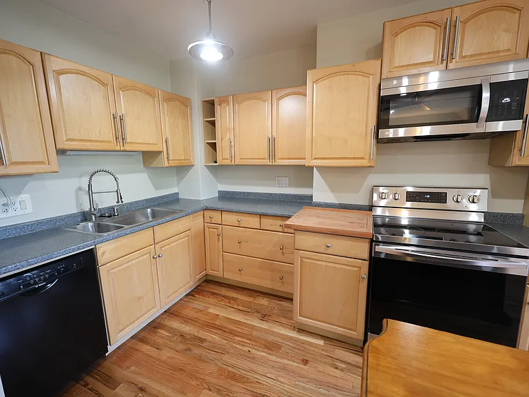 318 Tappan St #3 — Photo 6