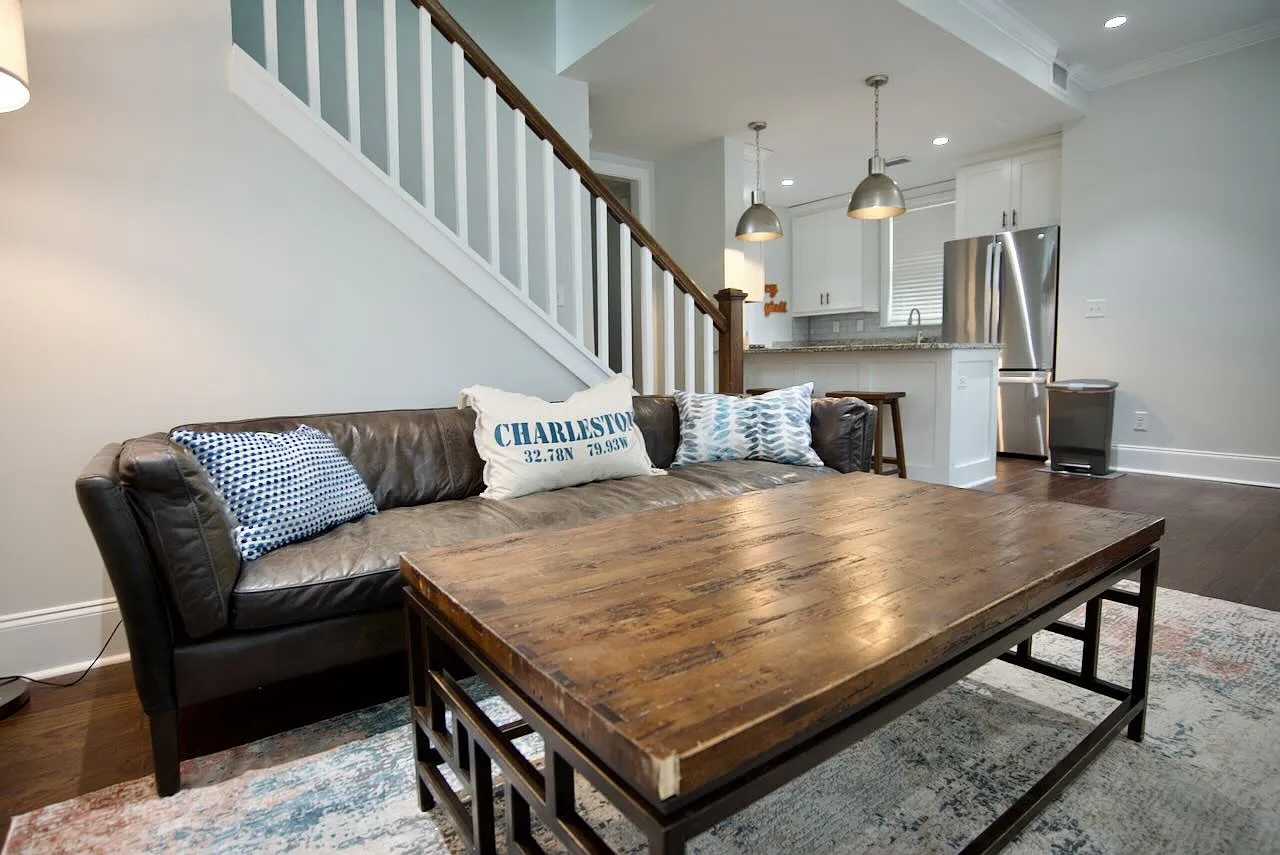 4 bed, 1854 sqft, $7,200 — Photo 3
