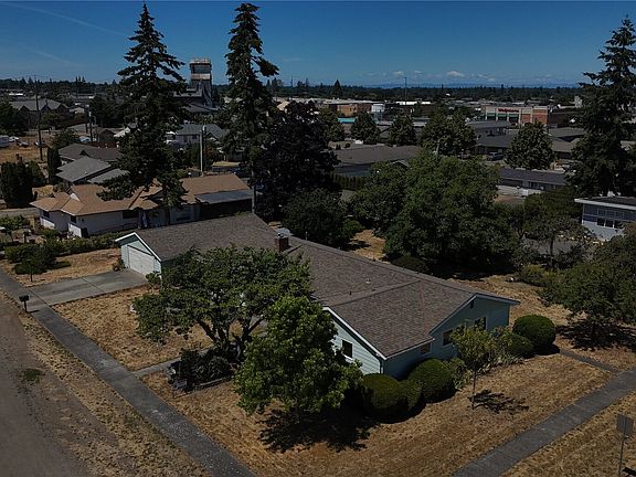 2nd image of 402 W Maple Street