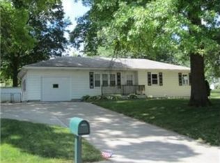 1911 Shawnee St, Leavenworth, KS 66048