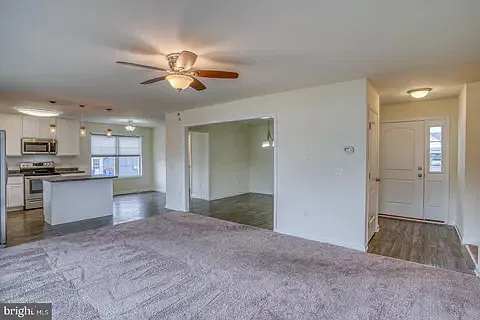 3 bed, 1576 sqft, $2,200 — Photo 3