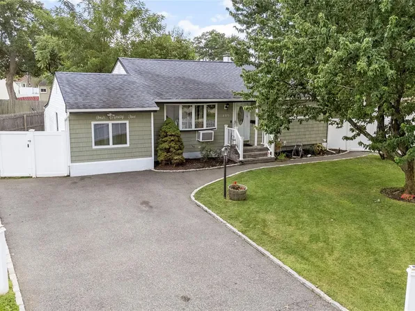 495 Jefferson Avenue, Brentwood, NY 11717