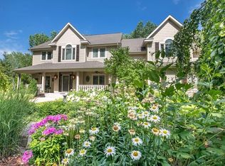 8840 N Lodgewood Rd, River Hills, WI 53217