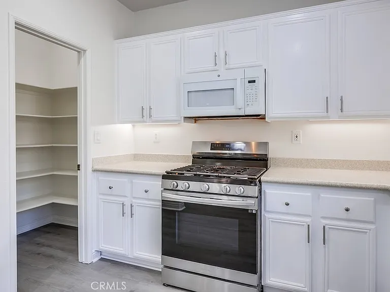 321 Riley Ct — Photo 17