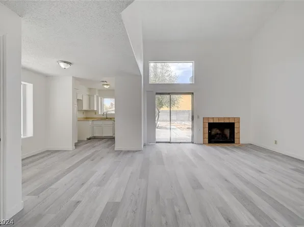 5370 Summertime Dr, Las Vegas, NV 89142