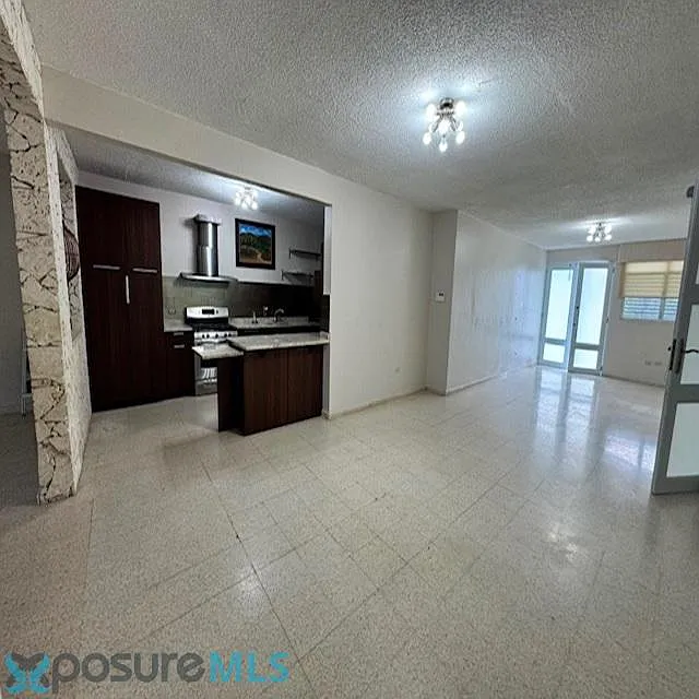 3 bed, 2.5 bath, 1850 sqft, $1,800 — Photo 3