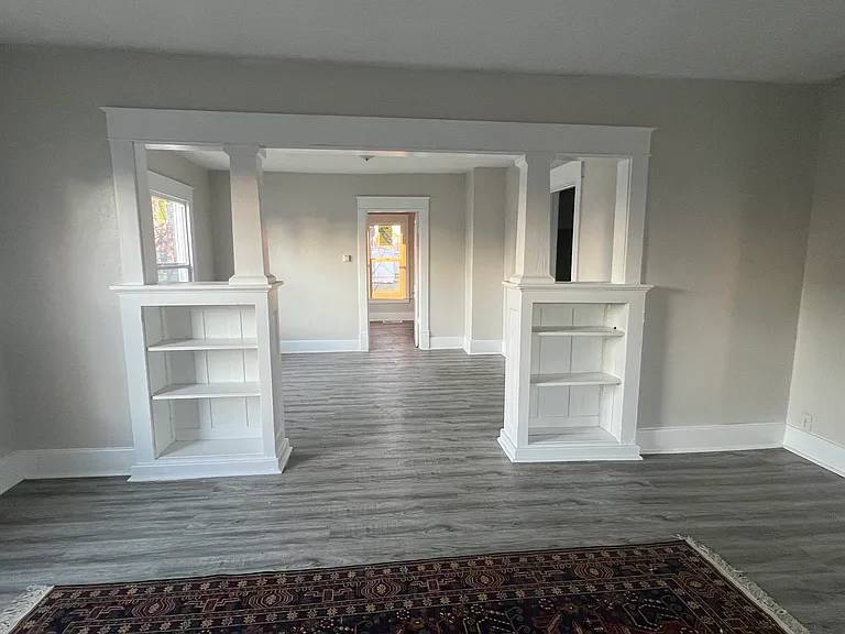 608 W Monroe St — Photo 8
