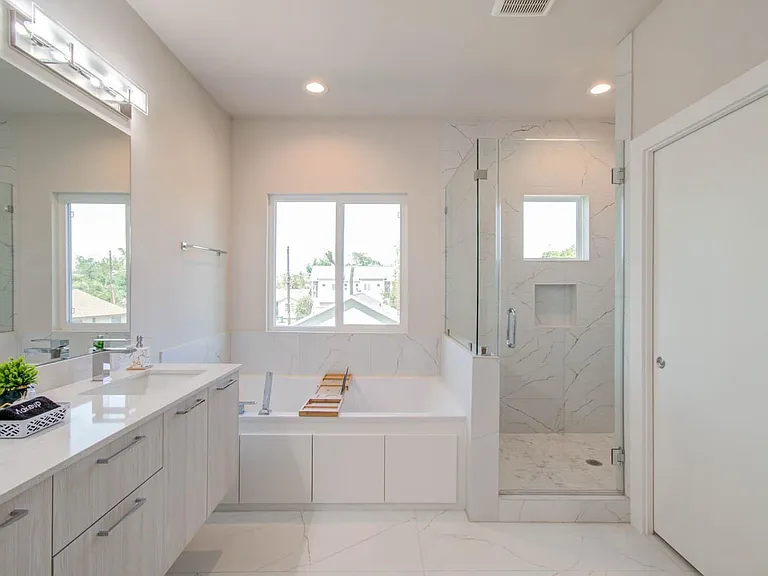 5215 Noble St #B — Photo 5