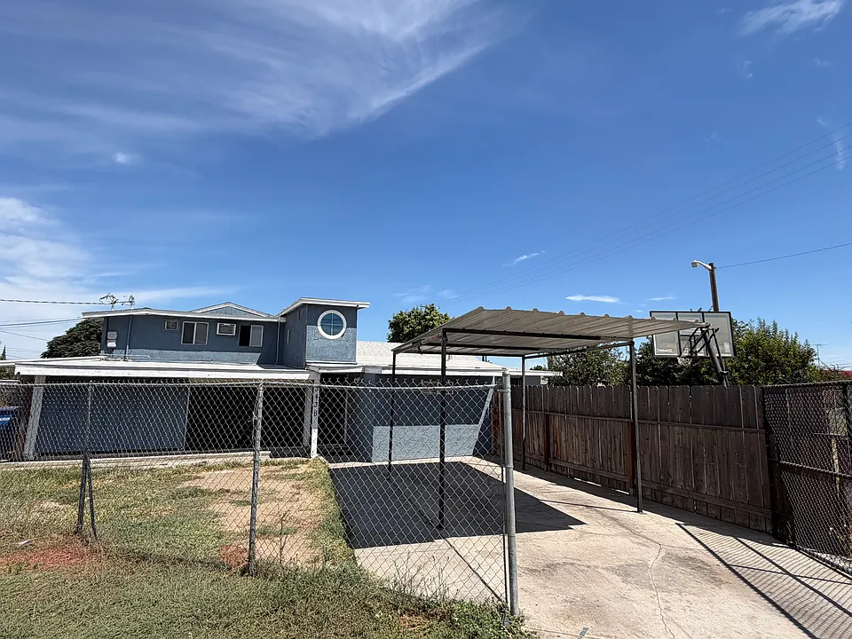 343 Rio Grande Ave #B