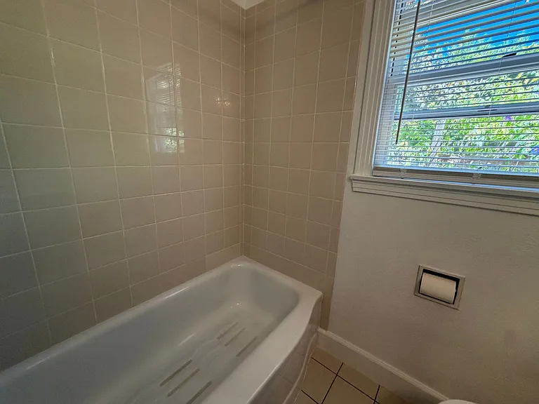 6039 Van Alstine Ave — Photo 29