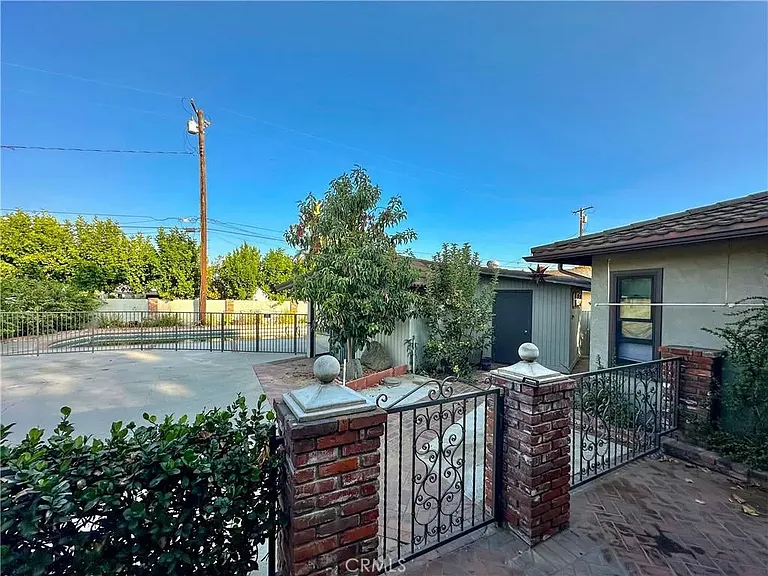 2612 Mayflower Ave — Photo 12