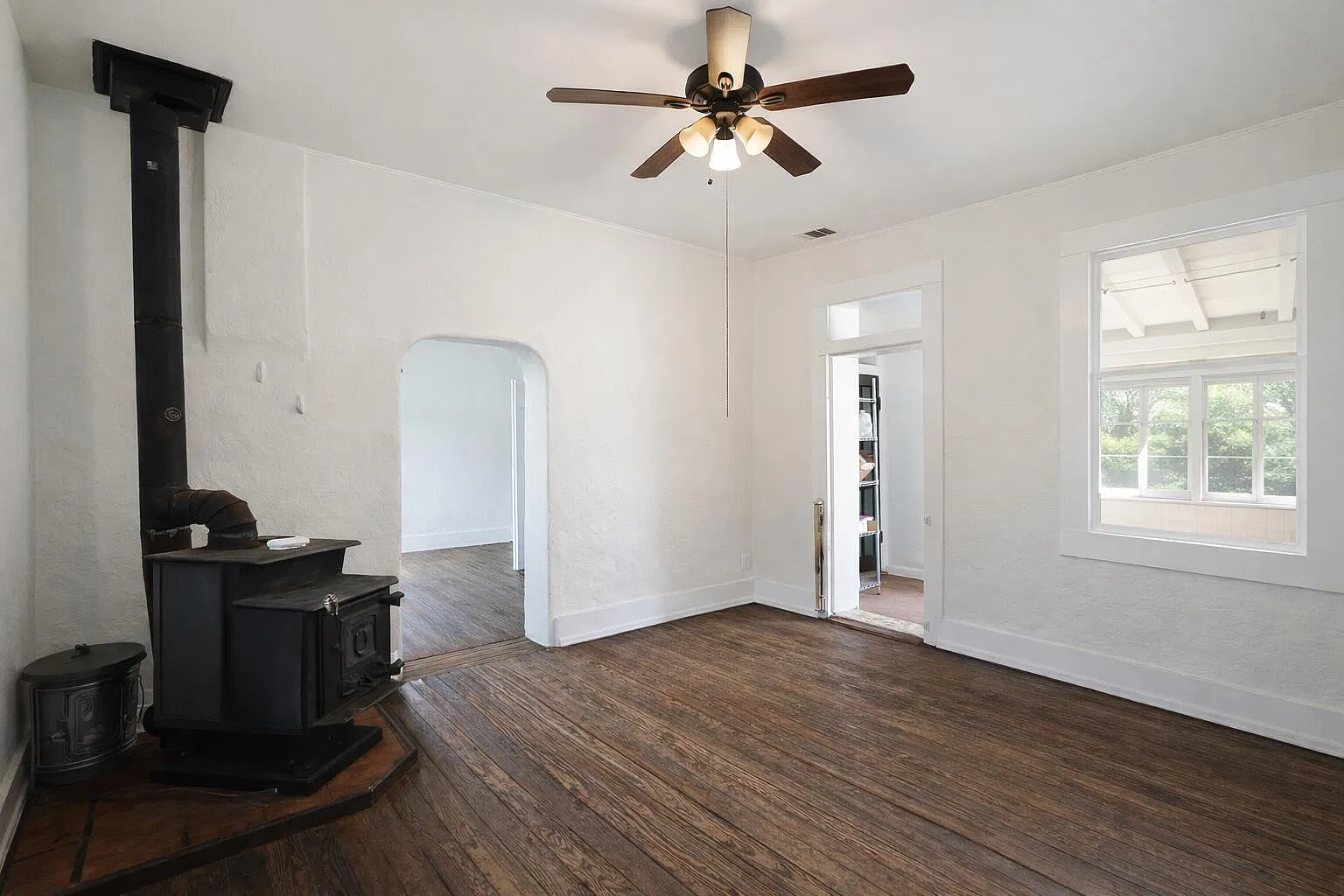 2 bed, 1.0 bath, $1,200 — Photo 3