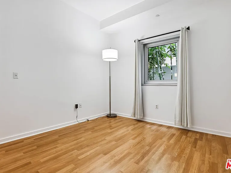 630 W 6th St #310 — Photo 14