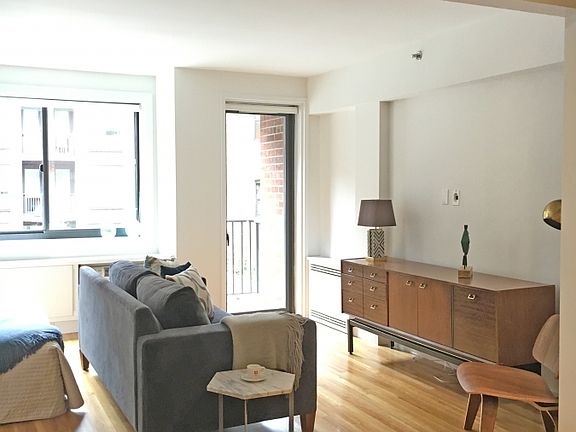 3rd image of 101 W 15th St APT 110
