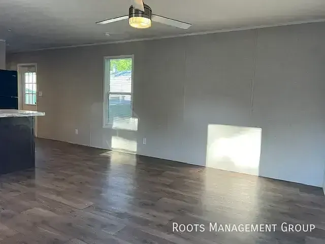 1421 Winona St #1421WN — Photo 3