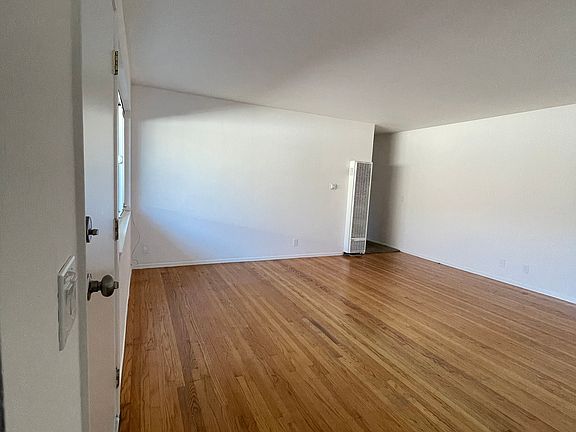 3rd image of 986 Haven Ave