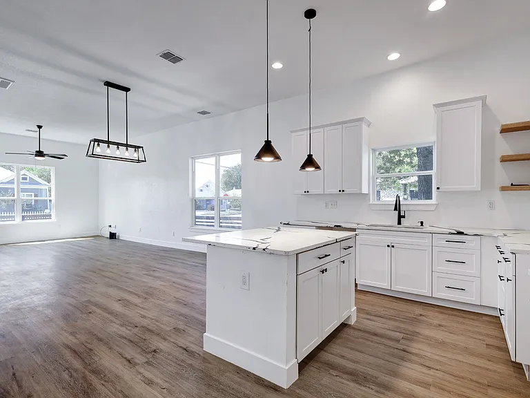 2425 Monterey St — Photo 13
