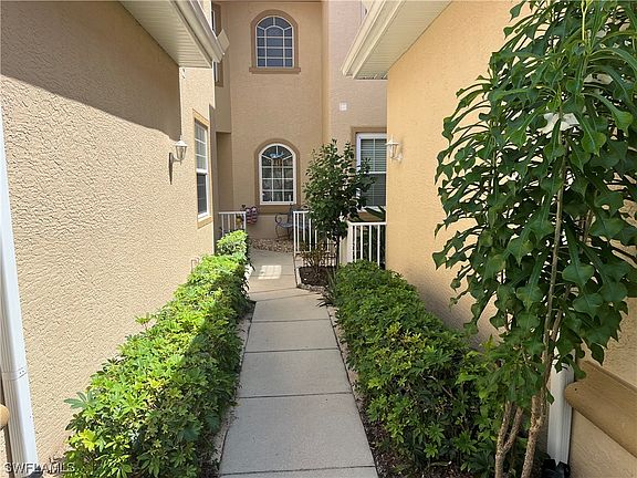 2nd image of 5111 W Hyde Park Ct APT 101