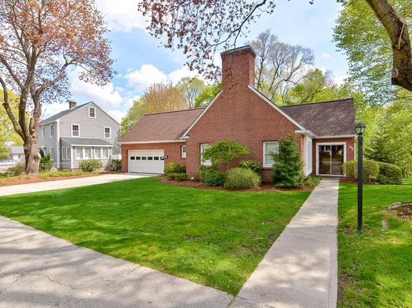 62 Forest St, Worcester, MA 01609