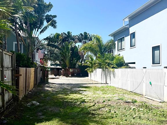 4th image of 1115 Fleming St