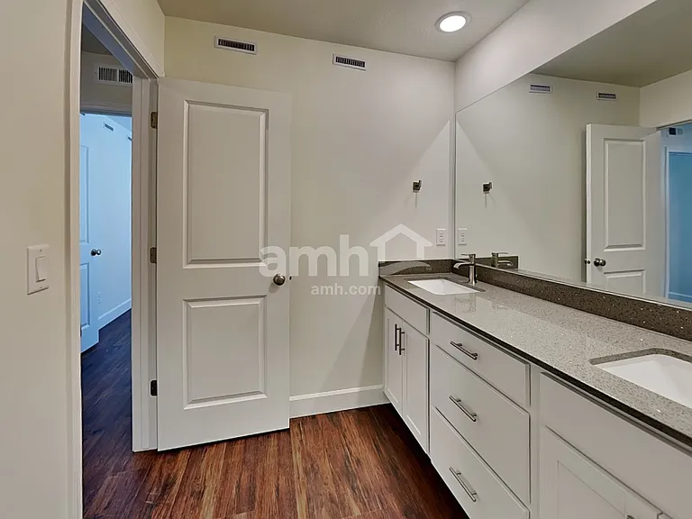 11016 S Trocadero Ave — Photo 16