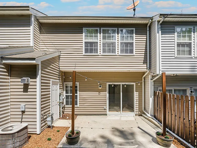 306 Canyon Lake Cir — Photo 15