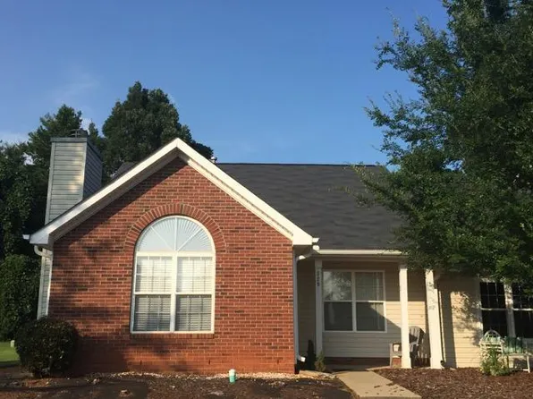 329 Woodruff Park Ln, Simpsonville, SC 29681