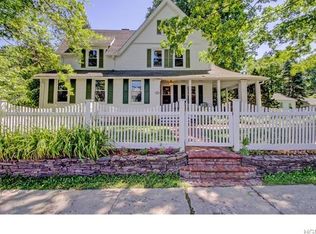 19 Orchard St, Pleasantville, NY 10570