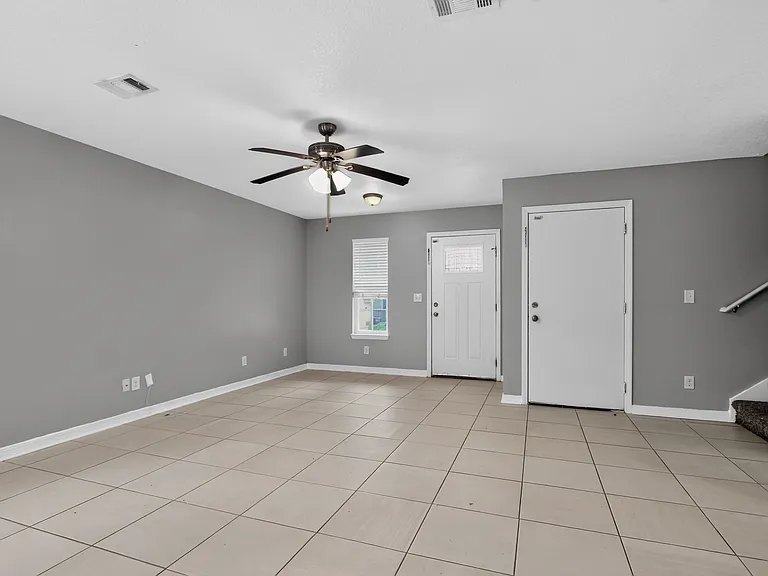 451 Eisenhower Dr — Photo 12