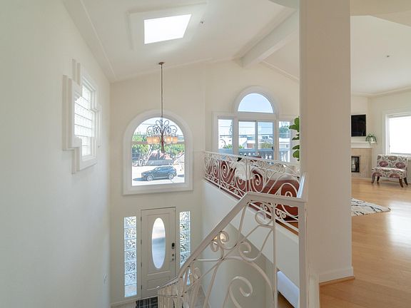 5th image of 625 N Lucia Ave #A
