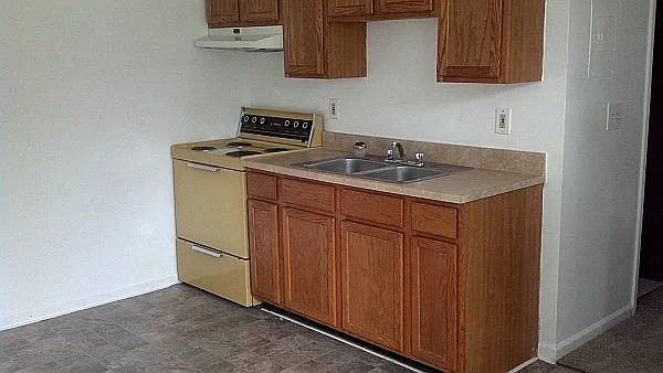 GLORY RIDGE APARTMENTS — Photo 7
