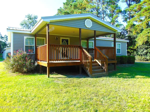 588 Luther Banks Road, Richlands, NC 28574