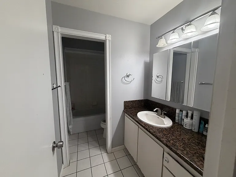 407 Roundtree Ct — Photo 6