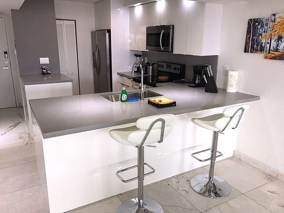5th image of 1717 N Bayshore Dr APT 1154