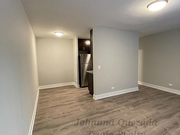 4th image of 530-208 W Surf St #W208