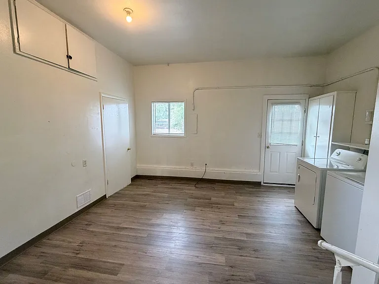 105 E Wilson St — Photo 17