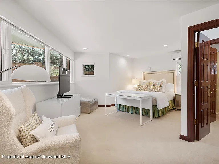 208 S Spring St #1 — Photo 30