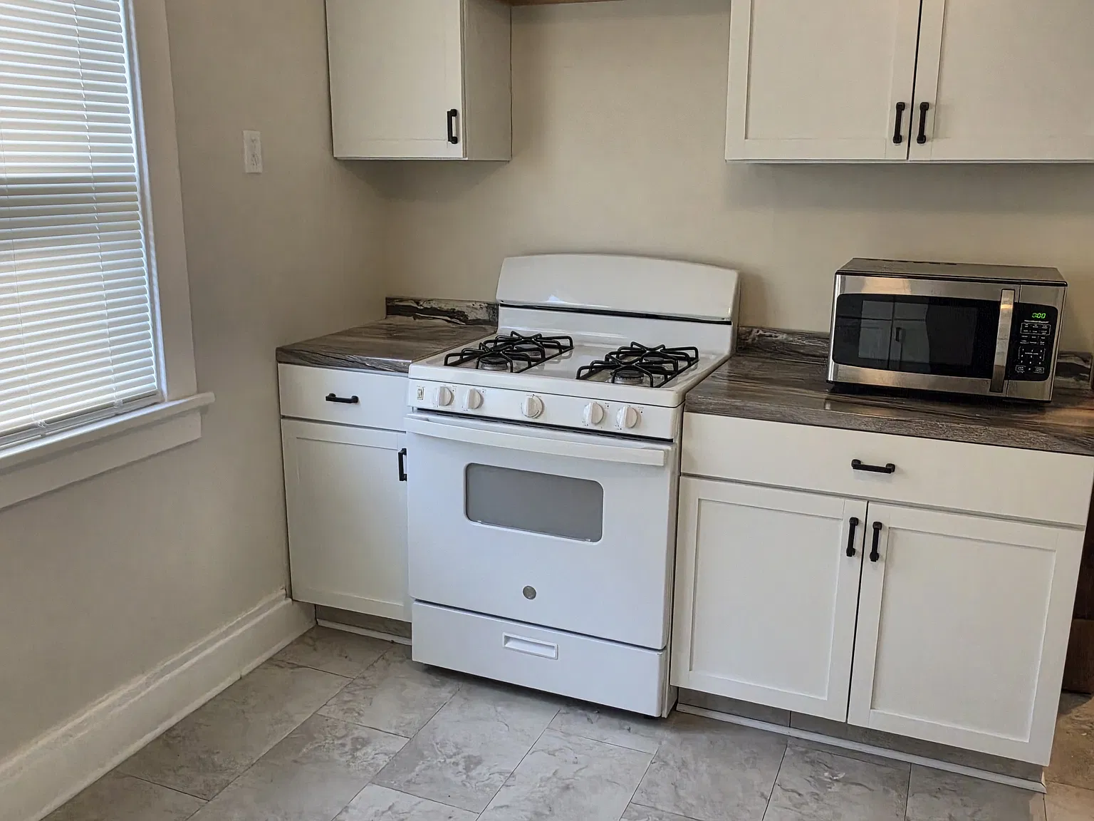3 bed, 1200 sqft, $1,700 — Photo 1