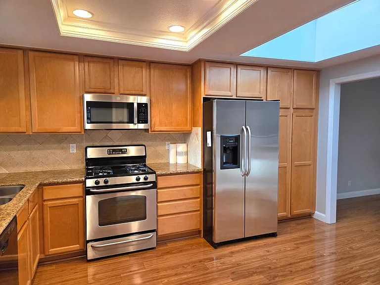 565 Rolling Hills Ln — Photo 5