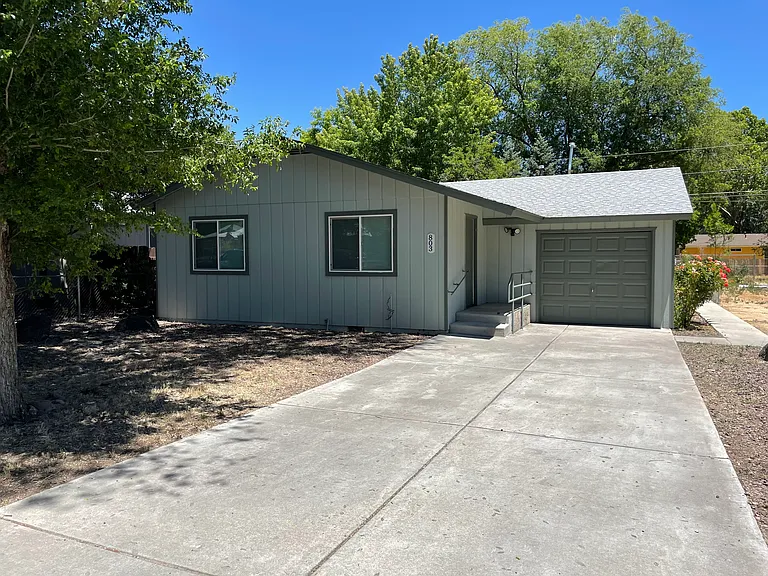 803 N Walnut St — Photo 1