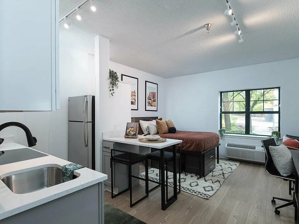 1395 Hudson