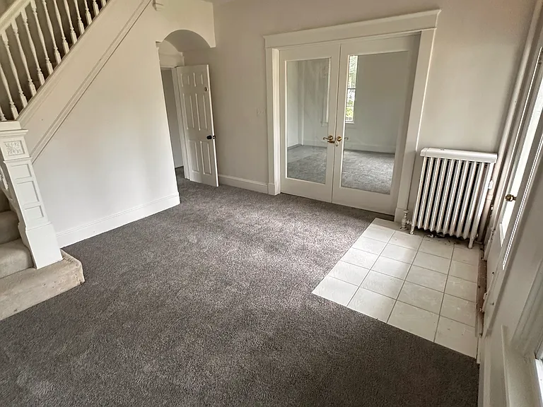 4705 Kenwood Ave #B — Photo 2