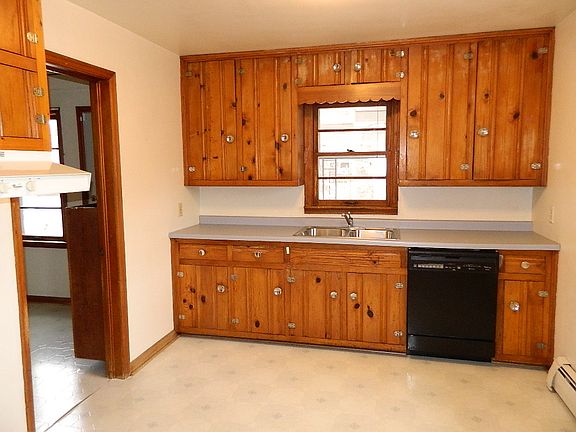4th image of 1306 W Center Dr