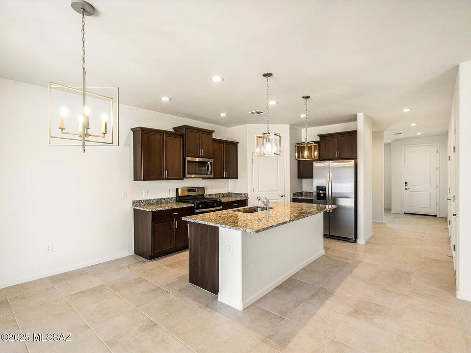 1st image of 844 W Calle Las Varitas