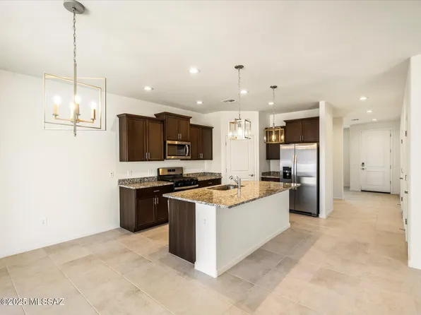 844 W Calle Las Varitas, Sahuarita, AZ 85629