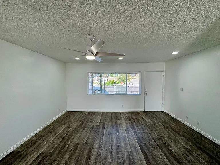 1027 Roswell Ave #4 — Photo 11