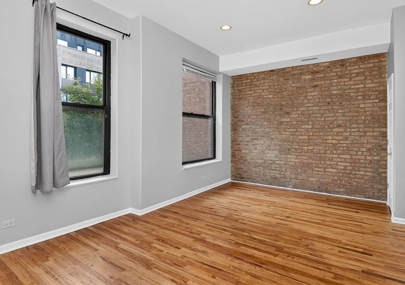 3 bed, 1300 sqft, $2,700 — Photo 4