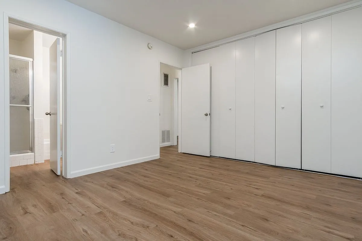 4653 Fulton Ave — Photo 4